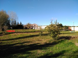 Zona del "nuevo" convento del Abrojo. A la derecha murete original, centro hospedería y la ermita.