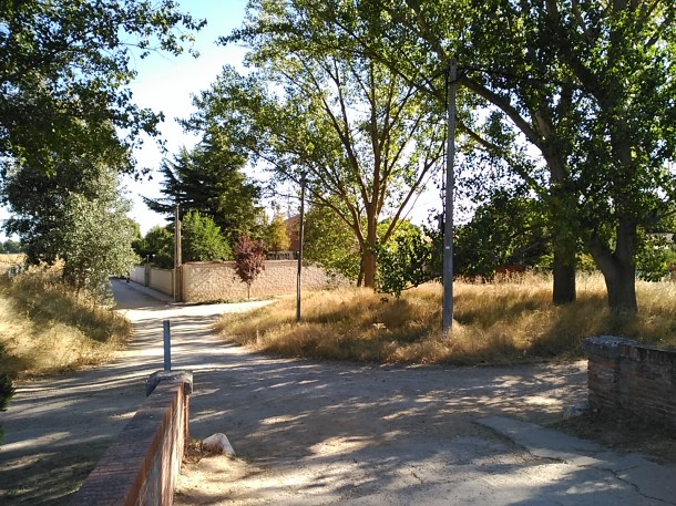 Vista del camino de La Cistérniga desde el puente sobre el canal del Duero
